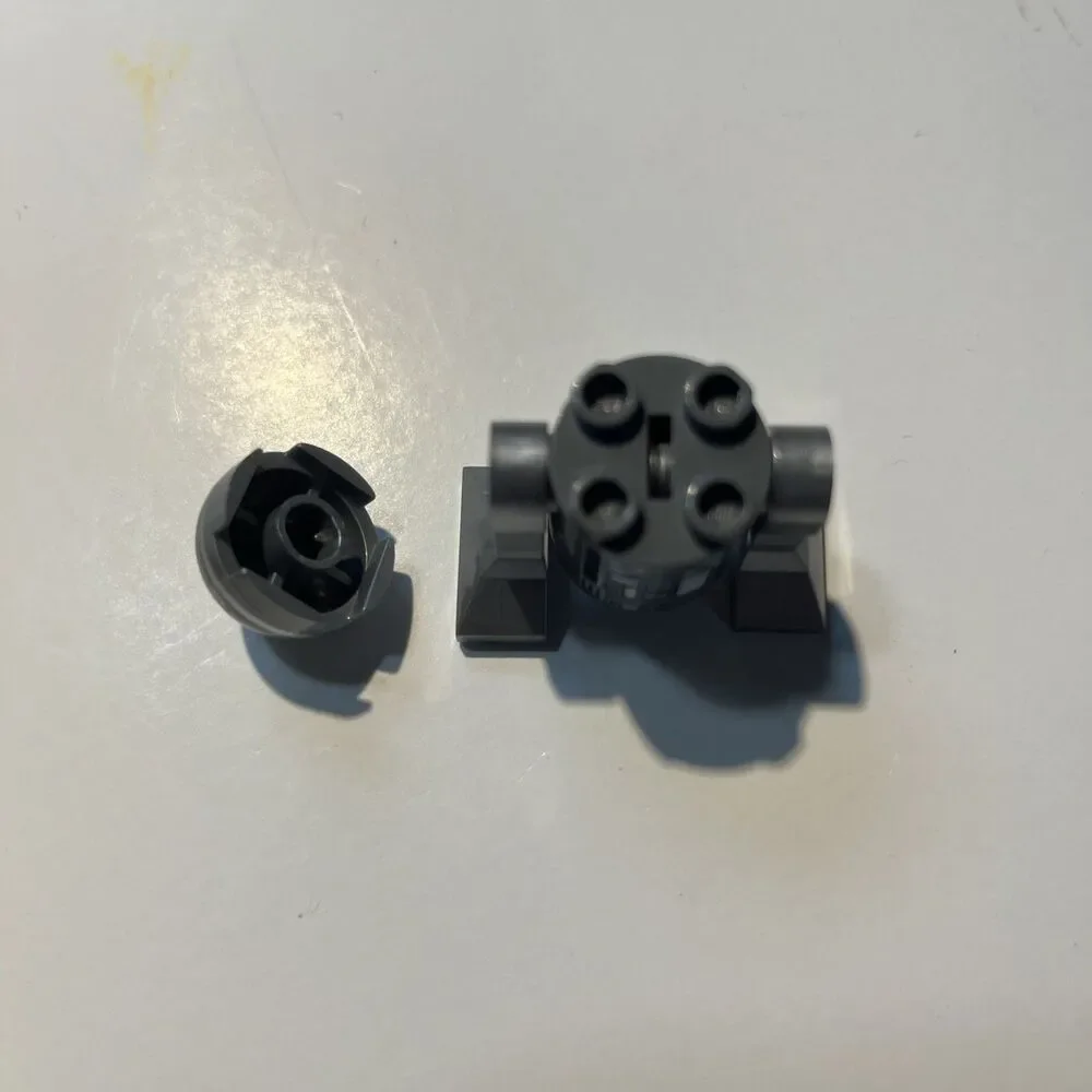 Lego Star Wars R2-Q2 Astromech Small Dots Minifigure 7915 Silver SD42 SHIPS FAST